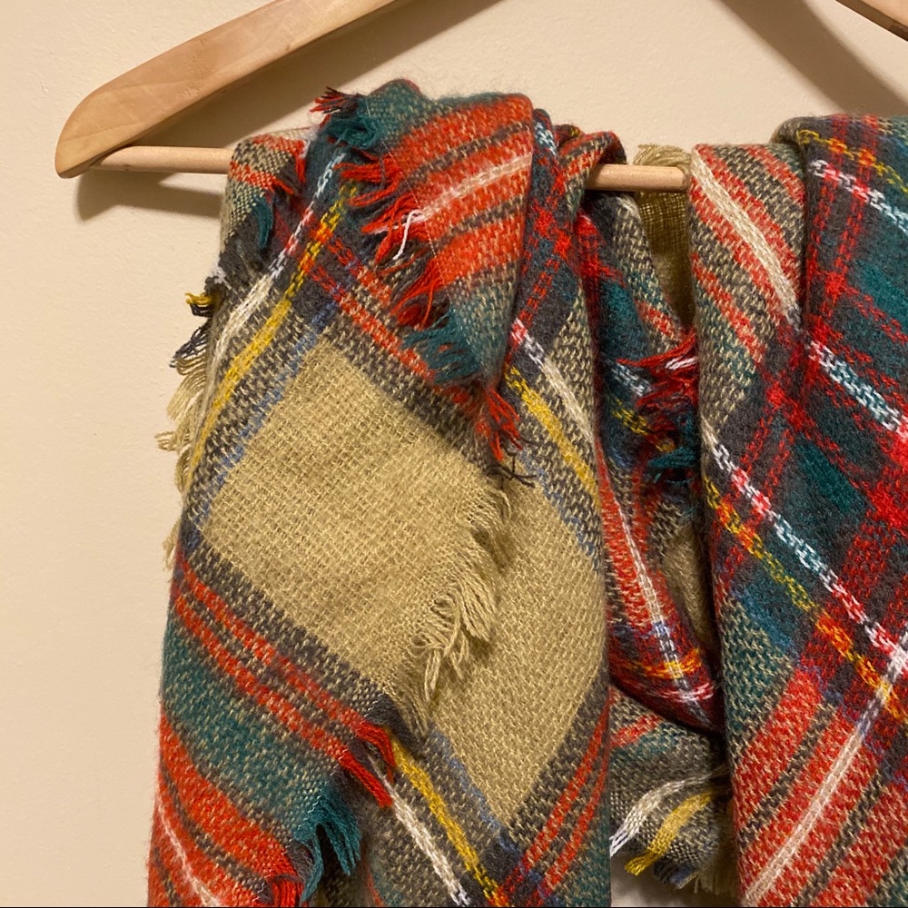 PRICE DROP • Fall colours scarf